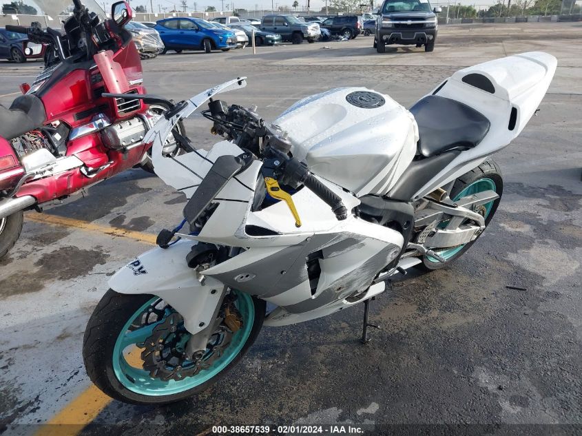2004 HONDA CBR600 RR - JH2PC37174M101127