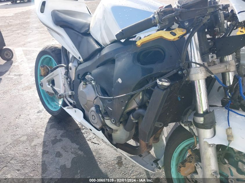 2004 HONDA CBR600 RR - JH2PC37174M101127
