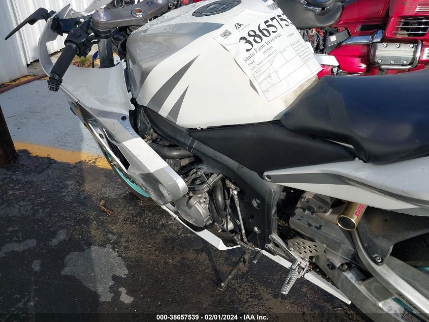 2004 HONDA CBR600 RR - JH2PC37174M101127