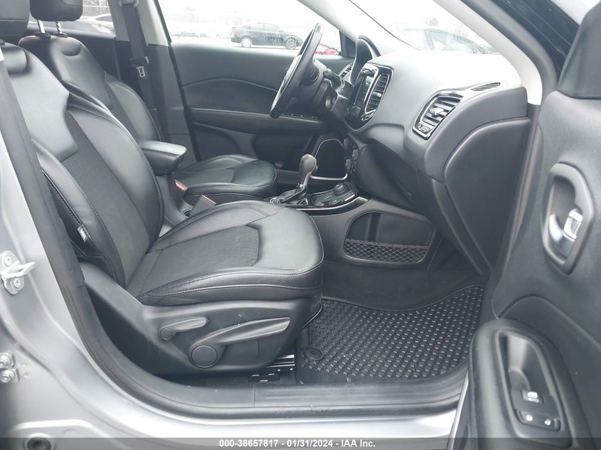 VIN 3C4NJDBB3KT647278 2019 JEEP COMPASS ALTITUDE 4X4