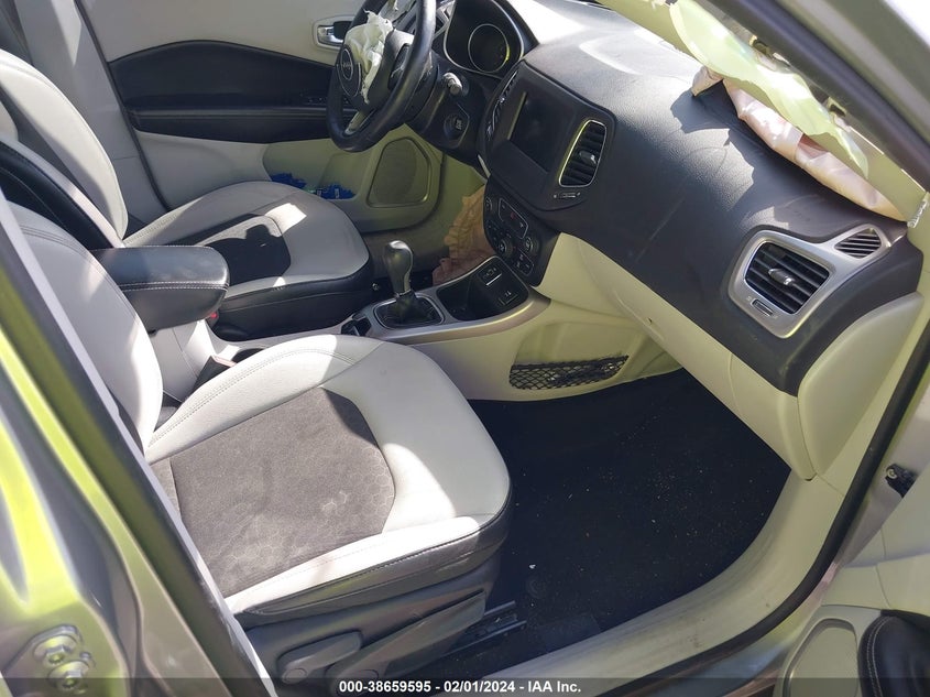 VIN 3C4NJCBB9JT461253 2018 JEEP COMPASS LATITUDE