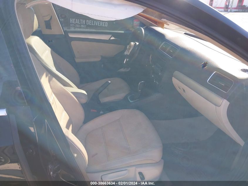 2013 VOLKSWAGEN JETTA 2.5L SE - 3VWDX7AJ4DM432944
