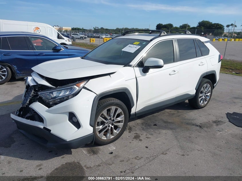 VIN JTMC1RFV2LD521977 2020 TOYOTA RAV4 XLE PREMIUM