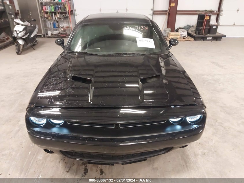 VIN 2C3CDZAG9JH333882 2018 DODGE CHALLENGER SXT PLUS