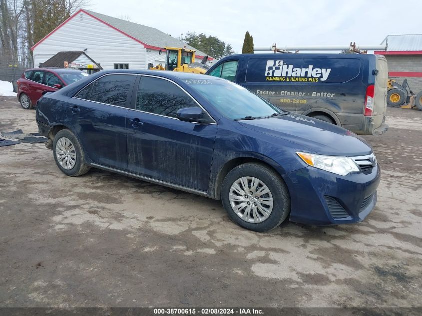Lot #2523114623 2014 TOYOTA CAMRY LE salvage car