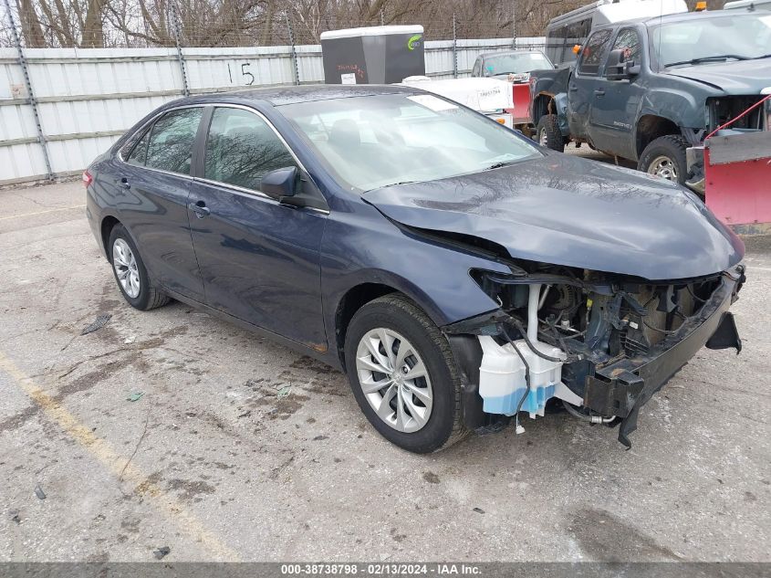 Lot #2523114569 2015 TOYOTA CAMRY LE salvage car