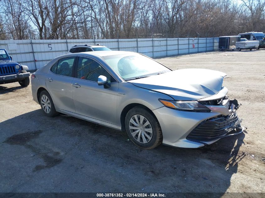 Lot #2539237444 2018 TOYOTA CAMRY HYBRID LE salvage car