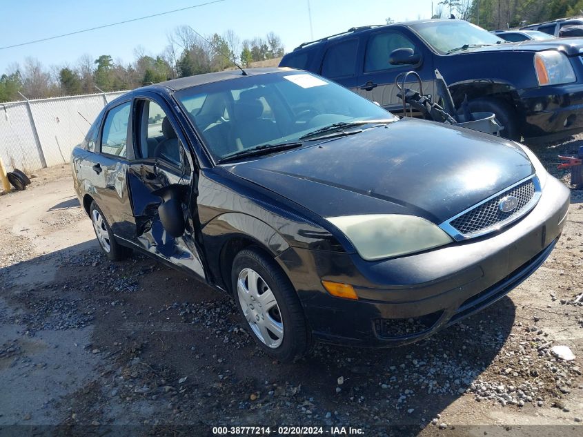 Lot #2536951855 2005 FORD FOCUS ZX4 salvage car