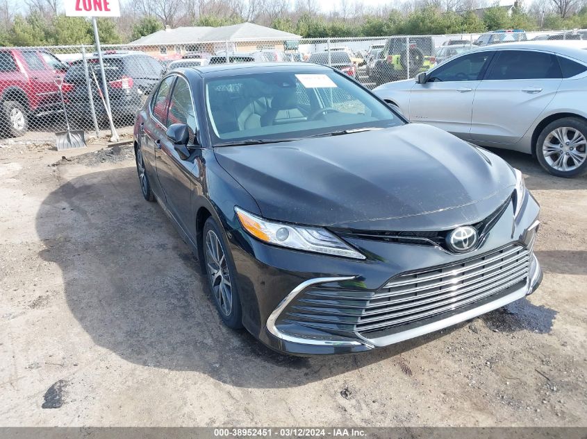 Lot #2518512754 2024 TOYOTA CAMRY XLE salvage car