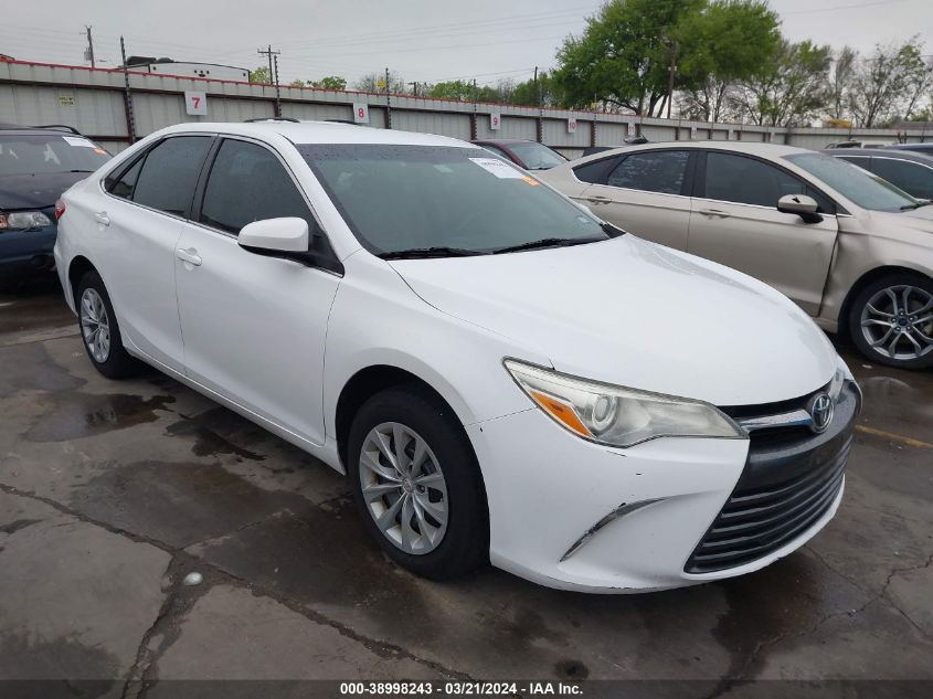 Lot #2541531678 2015 TOYOTA CAMRY LE salvage car
