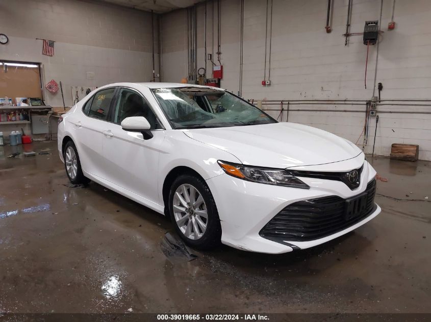 Lot #2568755852 2020 TOYOTA CAMRY LE salvage car