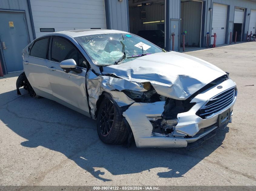 Lot #2550790124 2019 FORD FUSION SE salvage car