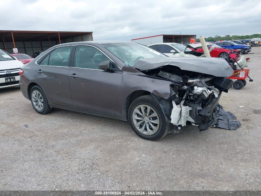 Lot #2541531314 2017 TOYOTA CAMRY LE salvage car