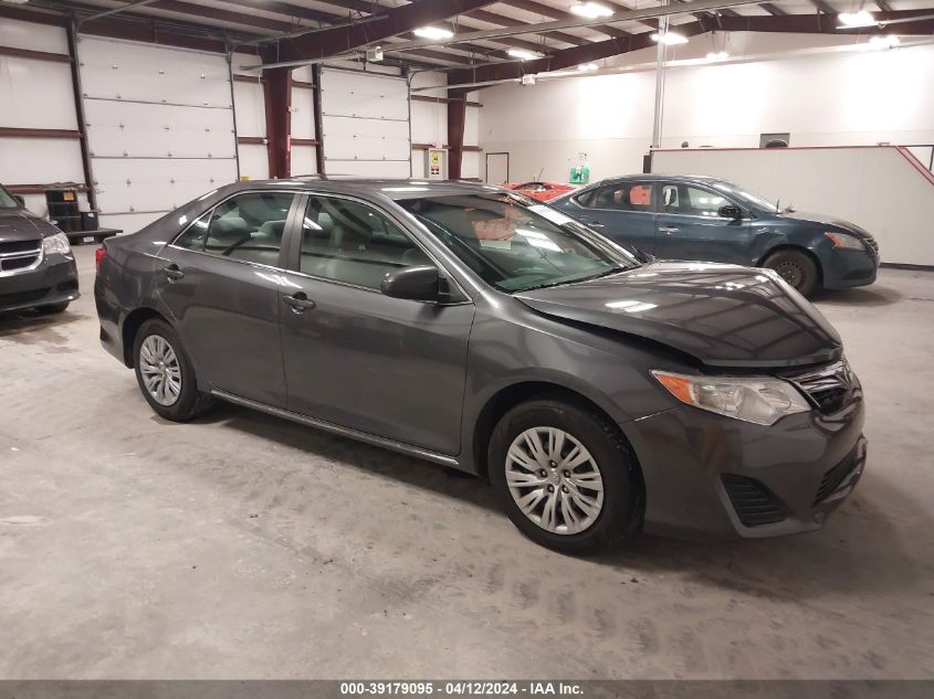 Lot #2539235648 2014 TOYOTA CAMRY LE salvage car