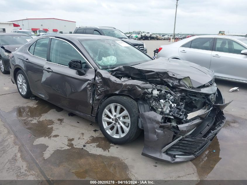 Lot #2541530209 2021 TOYOTA CAMRY LE salvage car