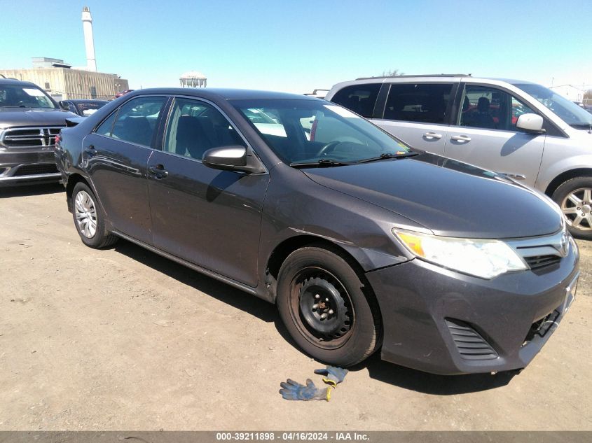 Lot #2535810660 2014 TOYOTA CAMRY LE salvage car