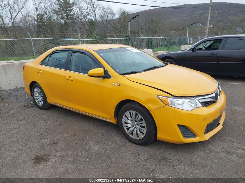 Lot #2536945855 2014 TOYOTA CAMRY HYBRID LE salvage car
