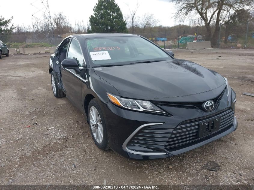 Lot #2541529841 2024 TOYOTA CAMRY LE salvage car