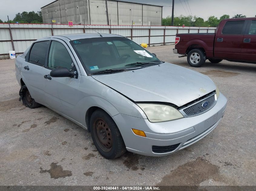 Lot #2535809474 2005 FORD FOCUS ZX4 salvage car