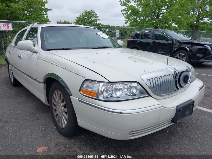 Lot #2539234356 2003 LINCOLN TOWN CAR SIGNATURE salvage car