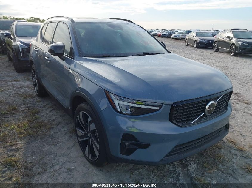 2023 VOLVO XC40 B5 PLUS DARK THEME #2995283809