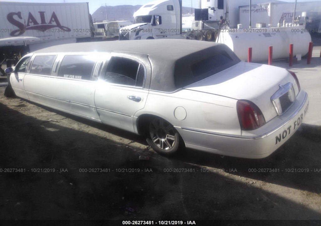 1998 Lincoln Town Car Executive Белый vin: 1L1FM81W0WY693966