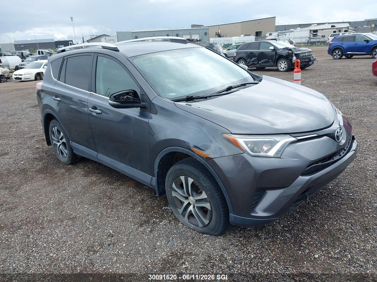 2T3BFREV9GW455032 · 2016 TOYOTA RAV4 LE
