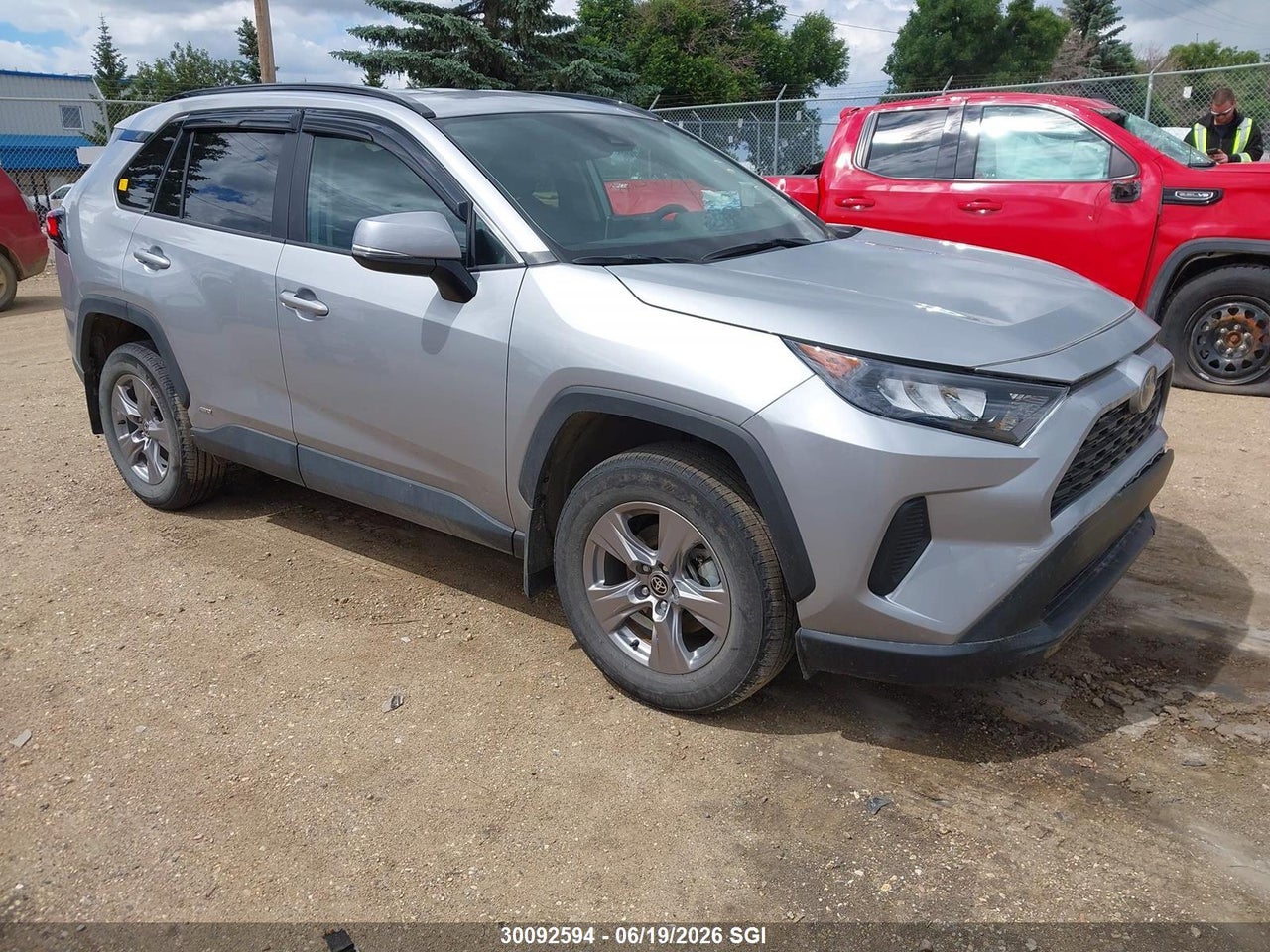 2T3BWRFV8RW247077 · 2024 TOYOTA RAV4 LE