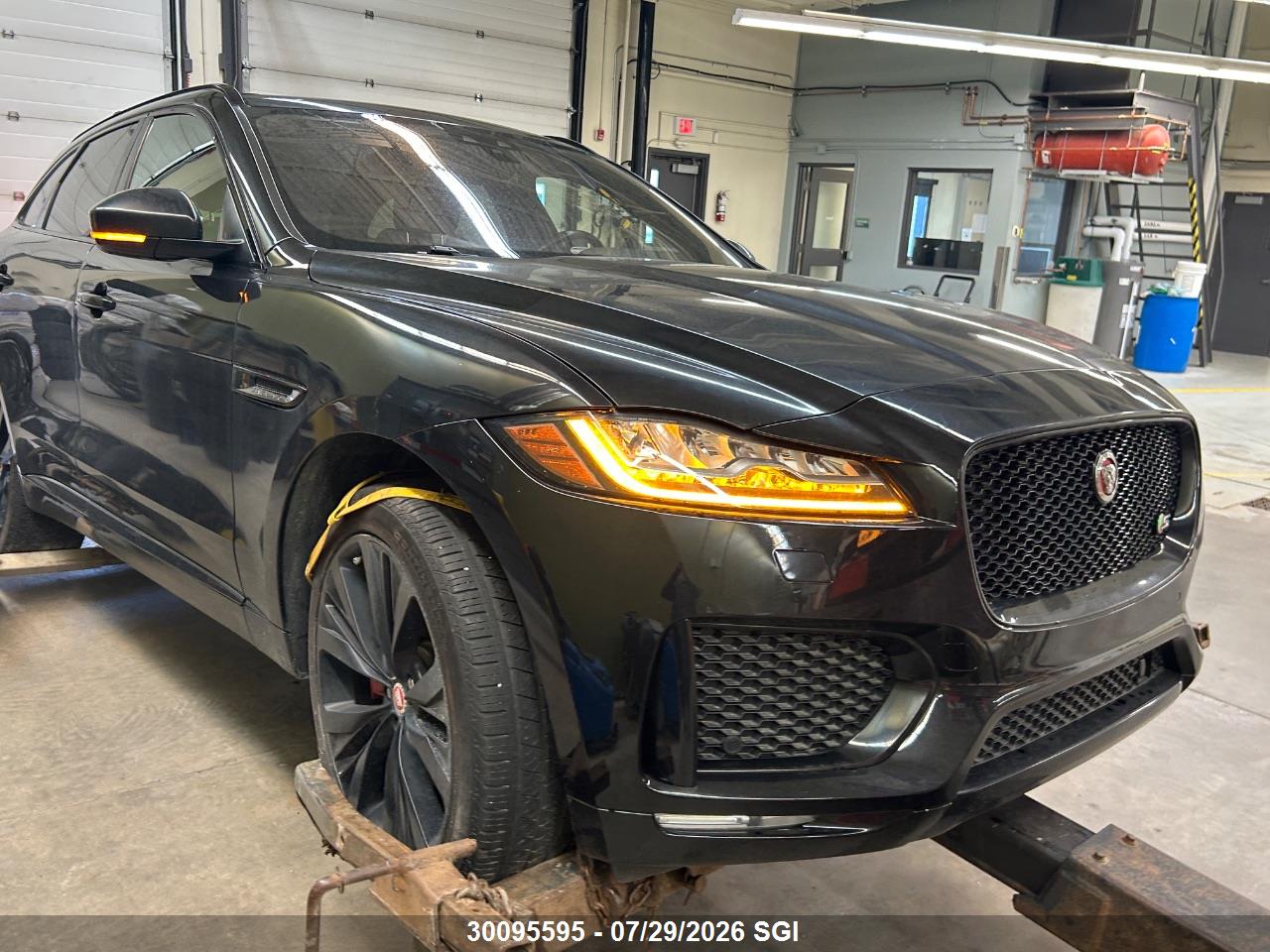 SADCM2BV4HA891555 · 2017 JAGUAR F-PACE S