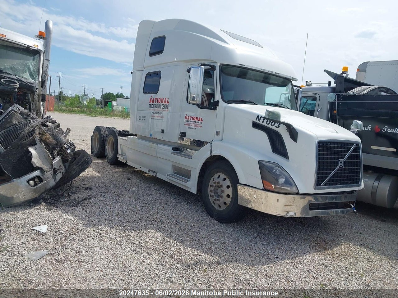 4V4NC9EJ6BN295327 · 2011 VOLVO other · 1/12