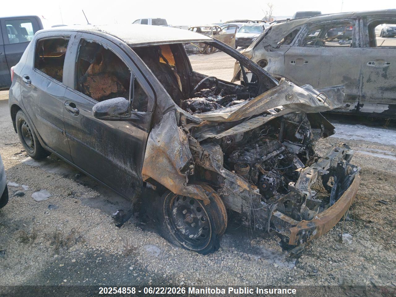 VNKKTUD32JA094333 · 2018 TOYOTA YARIS LE