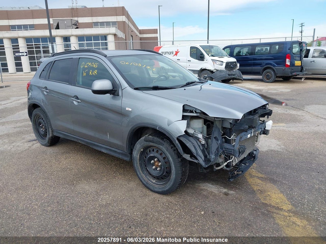 JA4AJ4AW9GZ609065 · 2016 MITSUBISHI RVR SE