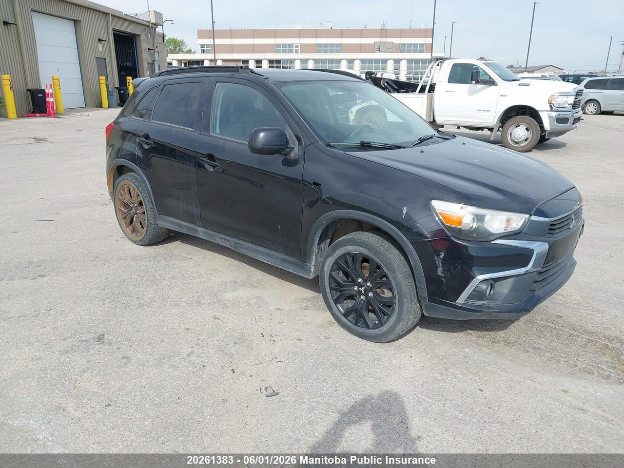 JA4AJ4AW7HZ610099 · 2017 MITSUBISHI RVR SE