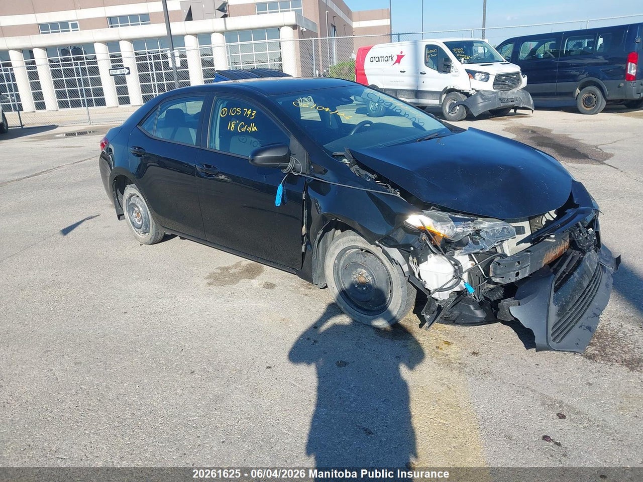 2T1BURHE9JC105743 · 2018 TOYOTA COROLLA LE