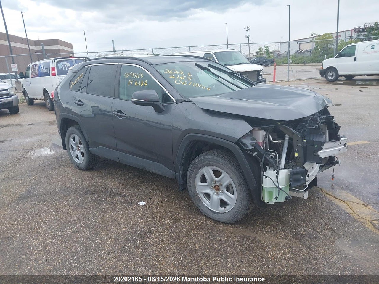 2T3B1RFVXKC033164 · 2019 TOYOTA RAV4 LE