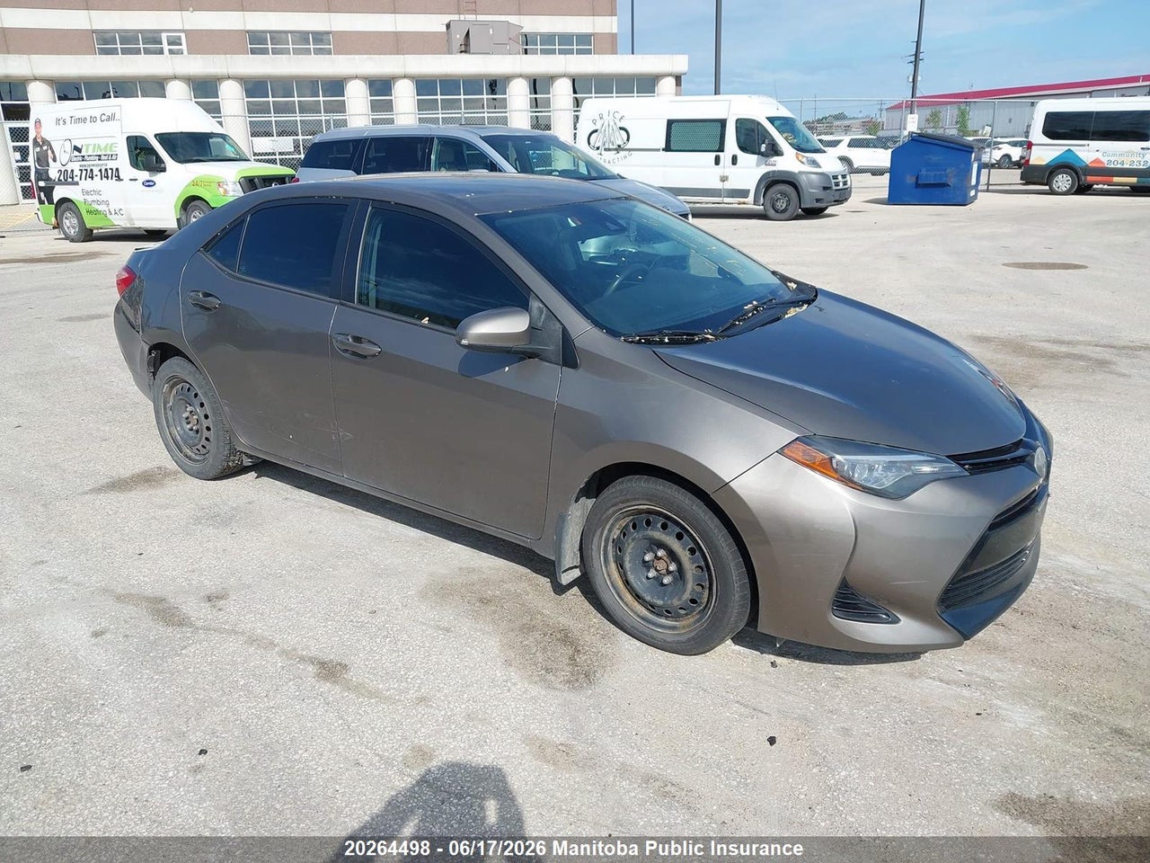 2T1BURHE3JC028044 · 2018 TOYOTA COROLLA LE