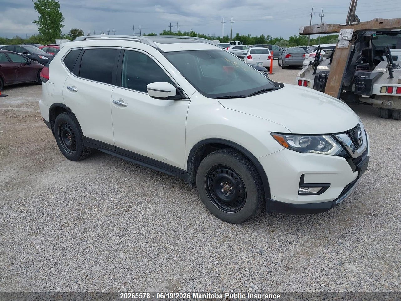 5N1AT2MV7HC781148 · 2017 NISSAN ROGUE SV