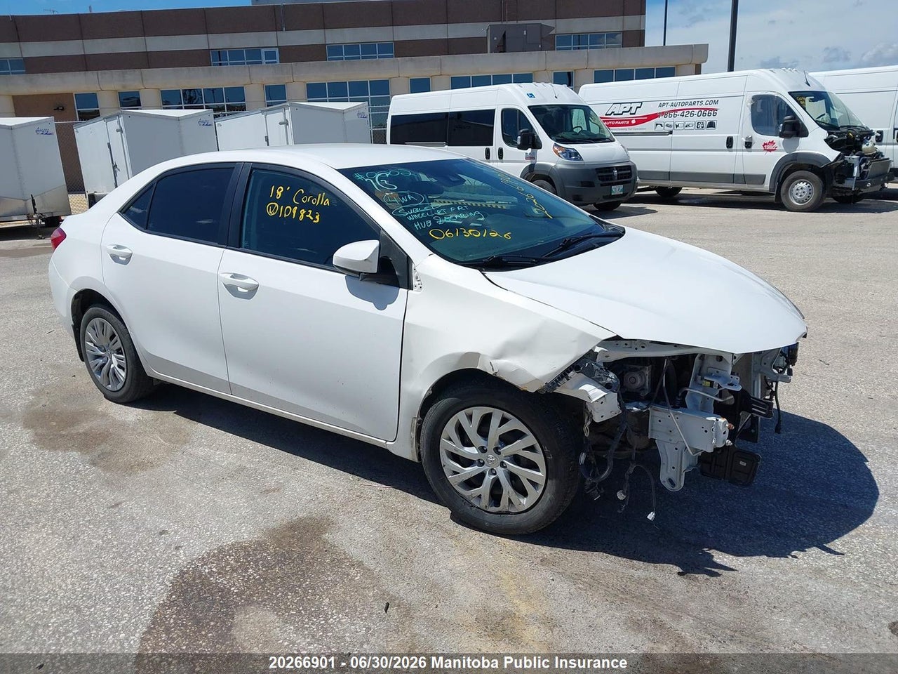 2T1BURHE5JC109823 · 2018 TOYOTA COROLLA LE