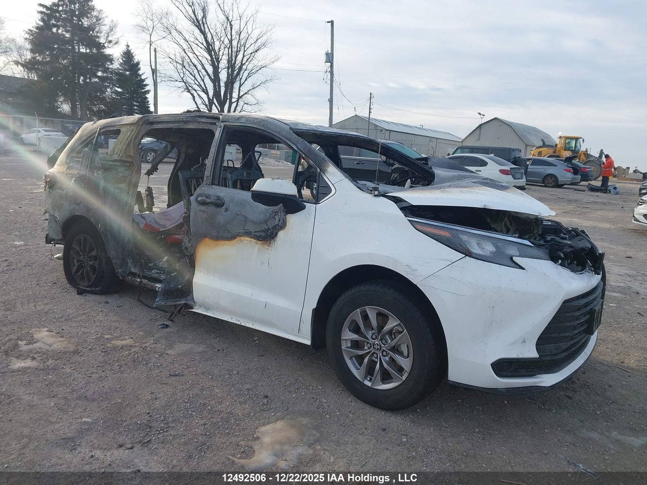 5TDGRKEC6SS265864 · 2025 TOYOTA SIENNA LE 8-PASSENGER