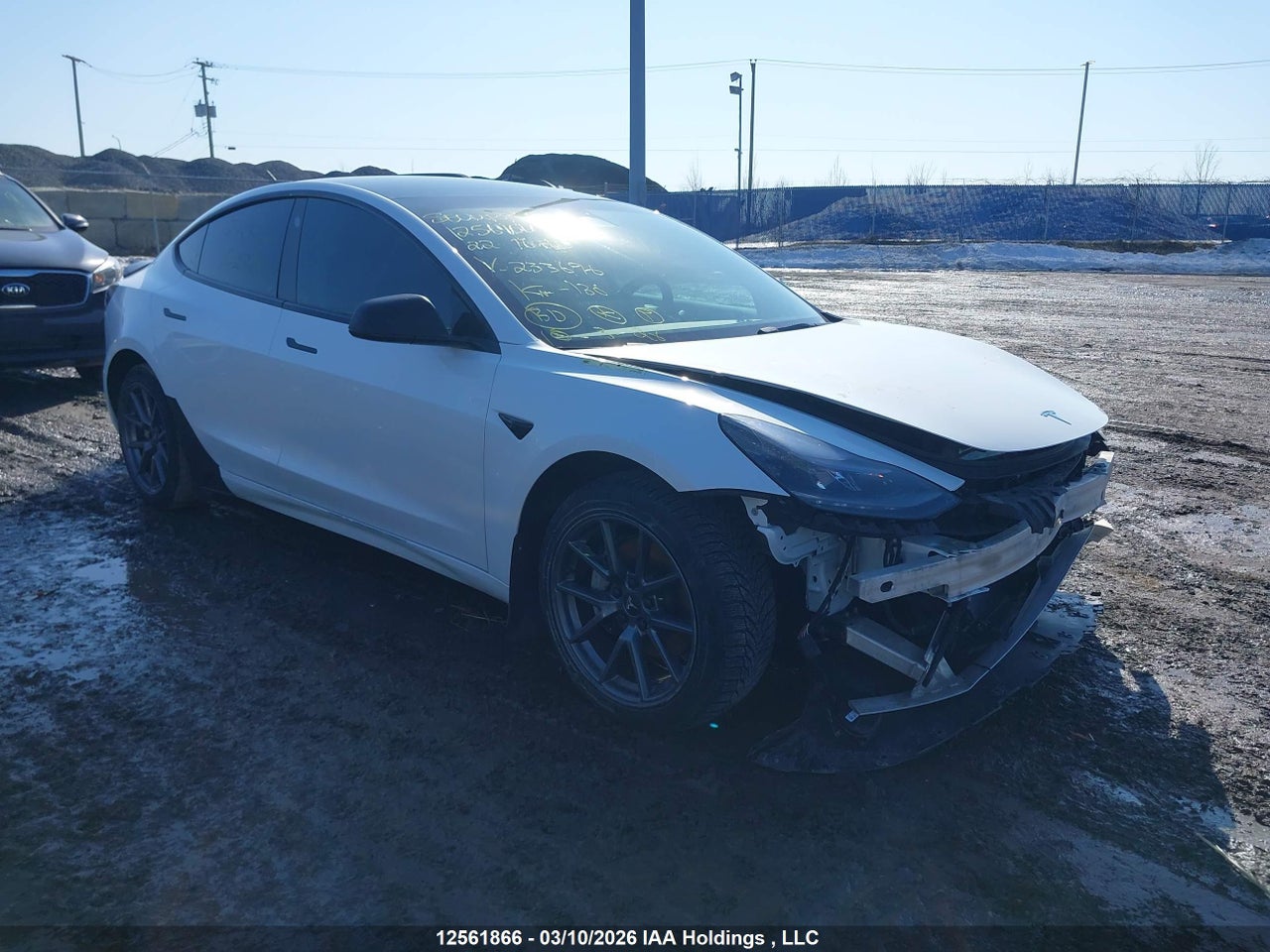5YJ3E1EA0NF233696 · 2022 TESLA MODEL 3 RWD/STANDARD RANGE