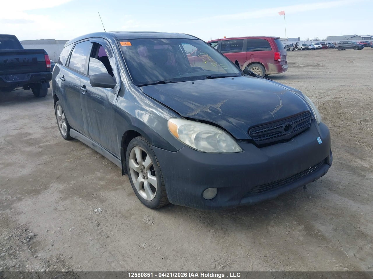 2T1KR32E45C****** · 2005 TOYOTA Matrix XR · 1/12