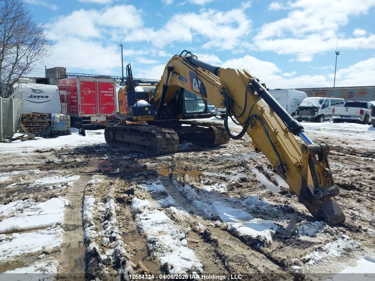 C8****** · 2012 CATERPILLAR r 320E L Excavator