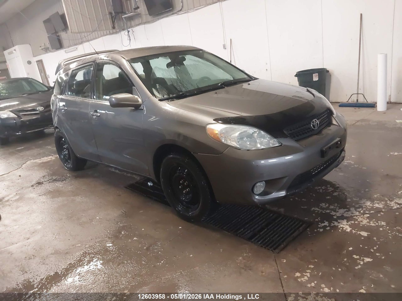 2T1KR32E26C622056 · 2006 TOYOTA COROLLA MATRIX XR · 1/12