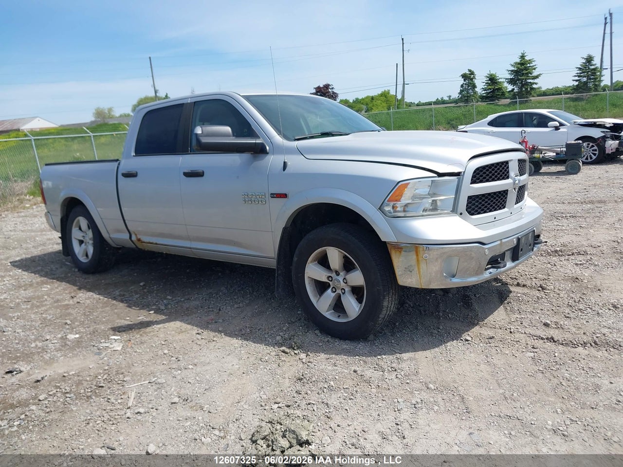1C6RR7TM4FS678226 · 2015 RAM 1500 SLT