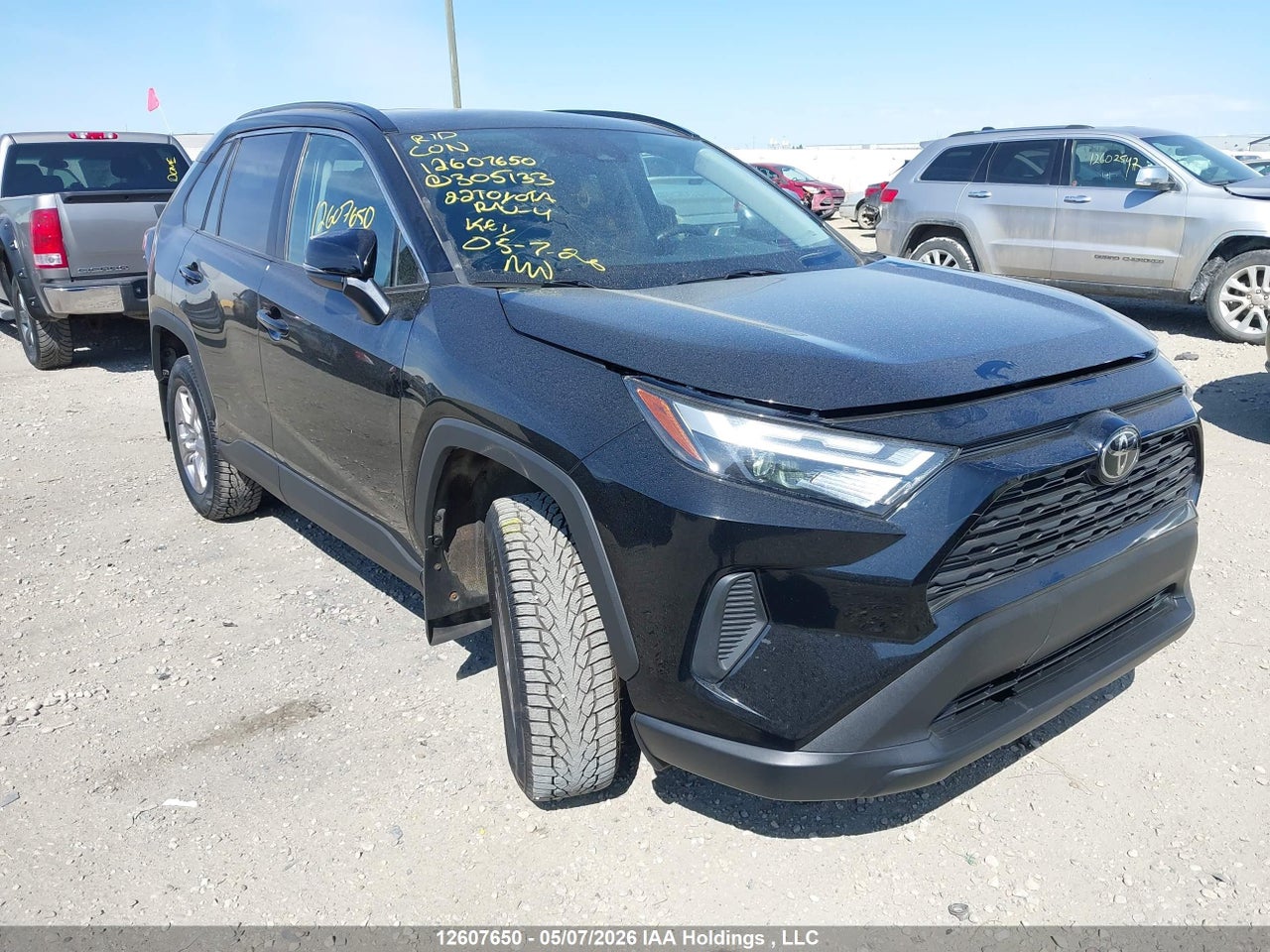 2T3R1RFV8NC305133 · 2022 TOYOTA RAV4 XLE