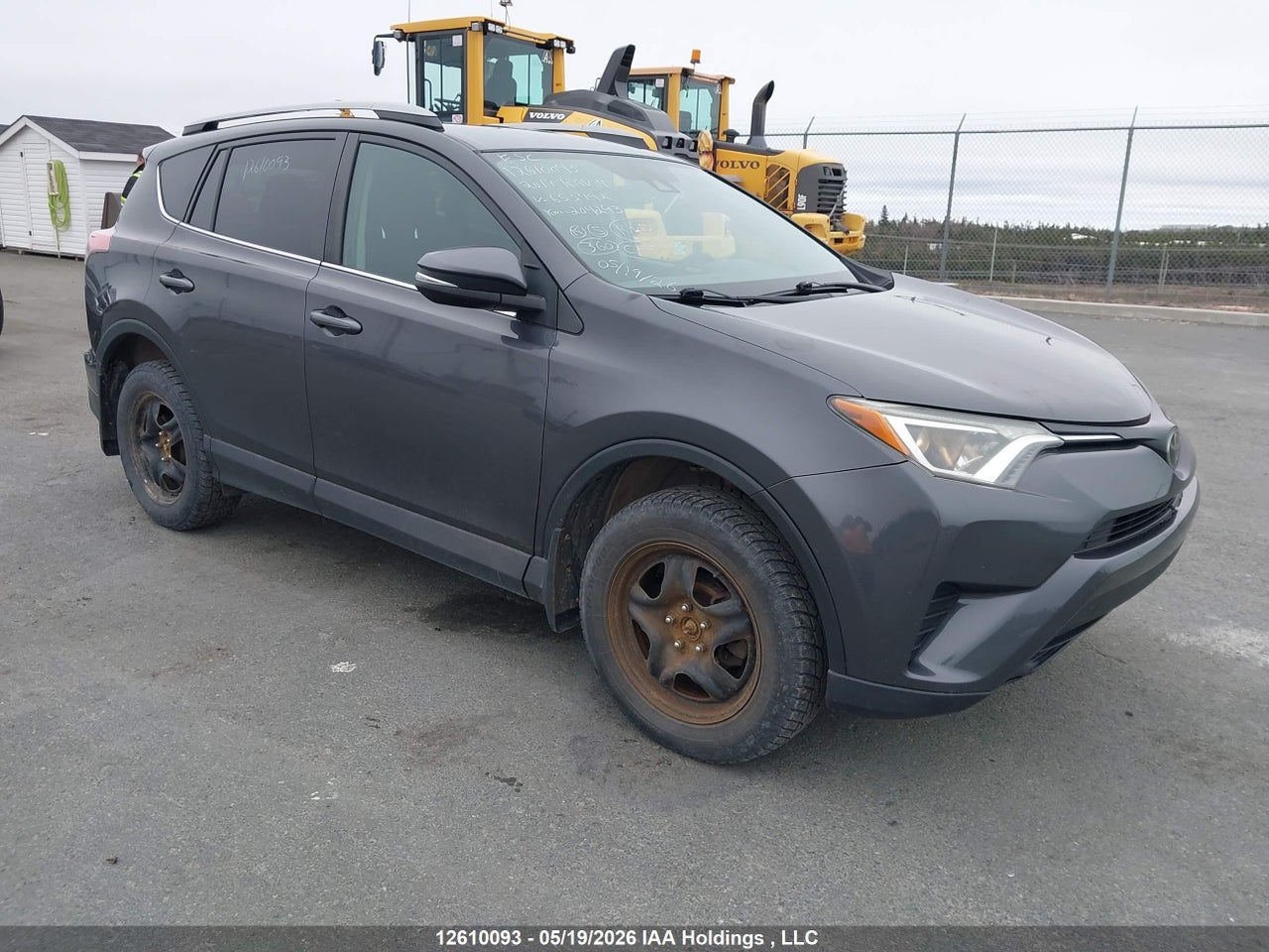 2T3BFREV1HW653492 · 2017 TOYOTA RAV4 LE · 1/12