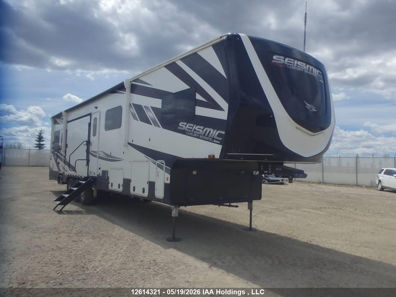 1UJCGSCVXP19N0091 · 2023 JAYCO Siesmic 4113 · 1/12