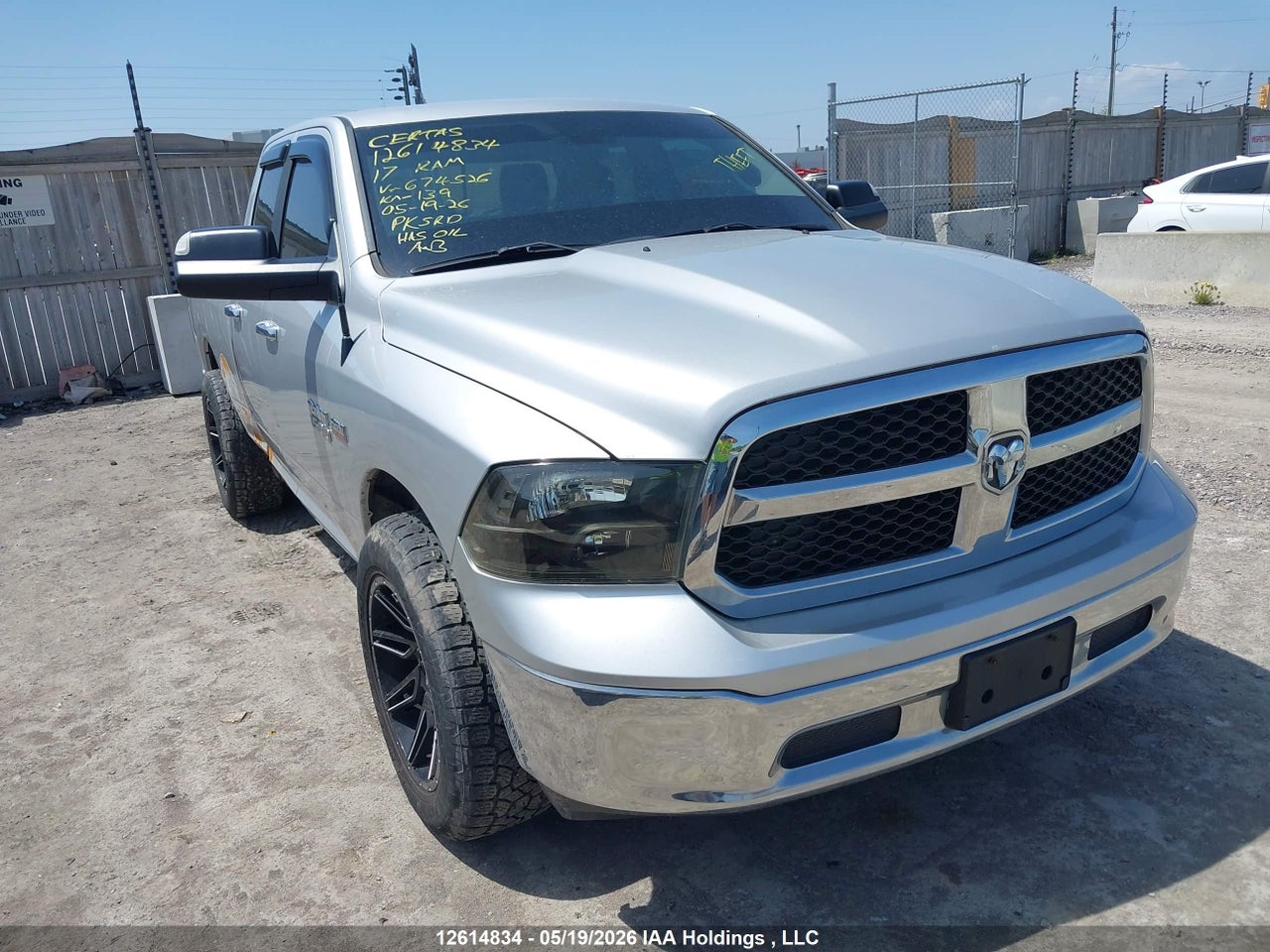 1C6RR7GT1HS674526 · 2017 RAM 1500 SLT
