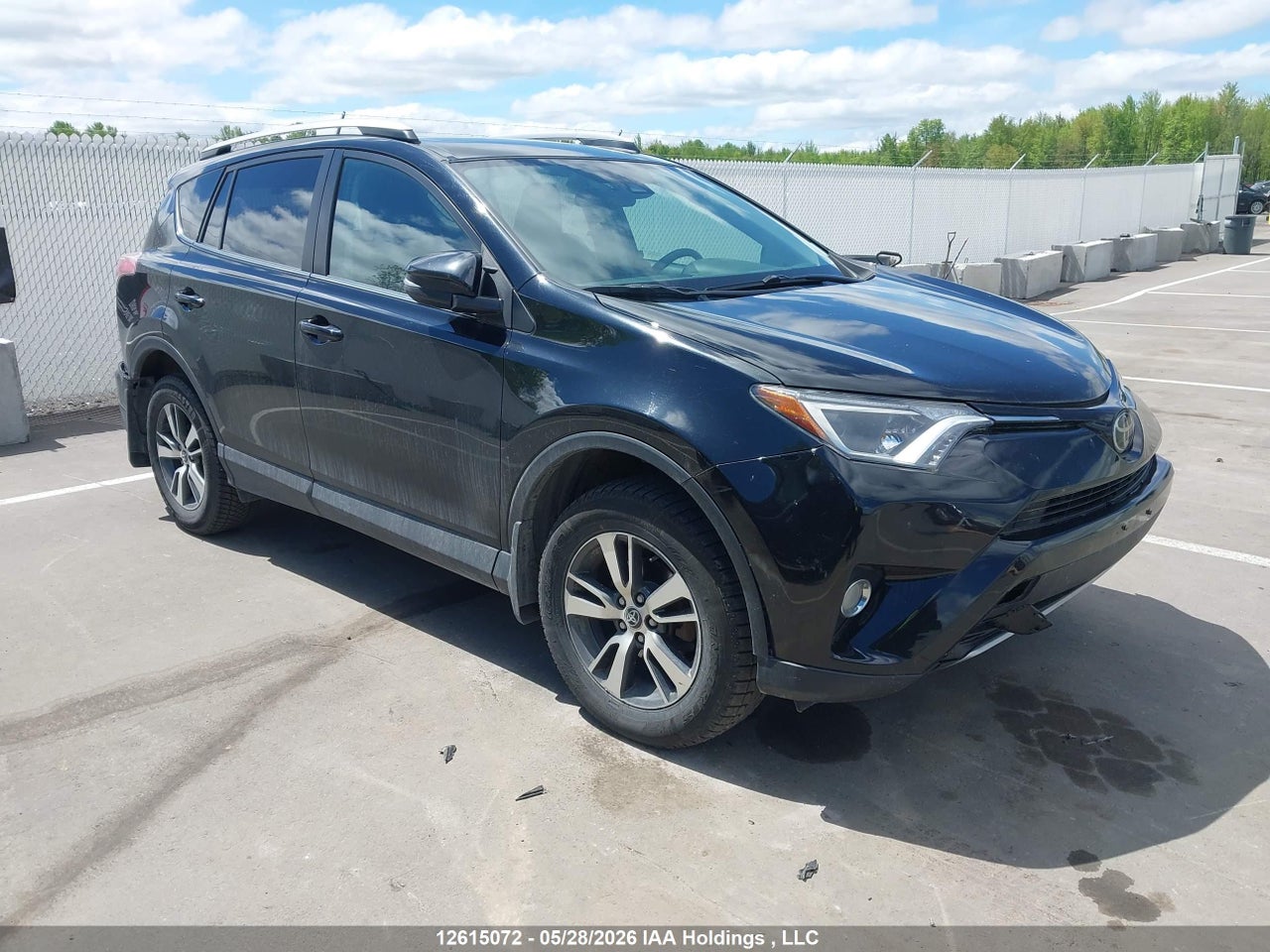 2T3WFREV9JW500639 · 2018 TOYOTA RAV4 XLE