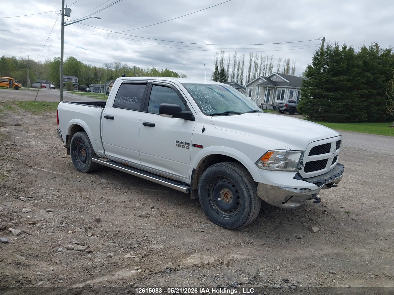 1C6RR7LM7JS346208 · 2018 RAM 1500 SLT